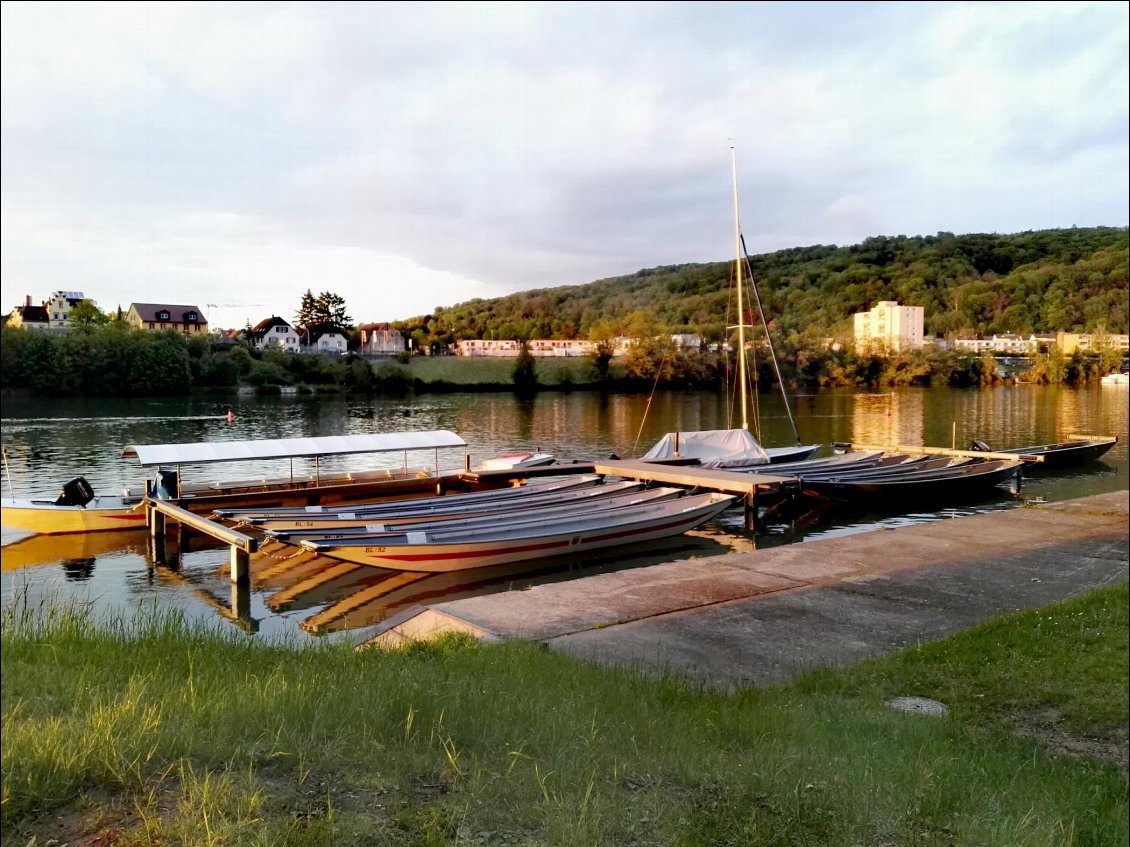 Birsfelden (CH). Presqu'île de la centrale hydroélectrique.