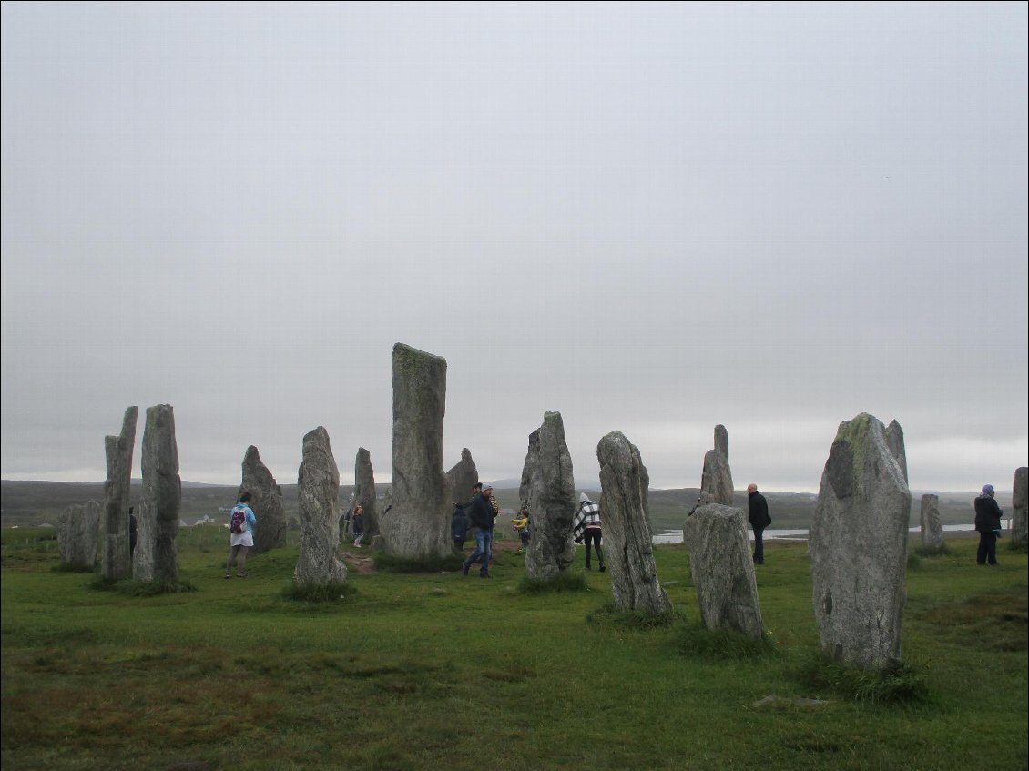 Le site date d'environ 3000 ans av JC. A l'origine, seul se dressait un alignement vers le Sud. Puis un un cercle de pierres et d'autres alignements ont été ajoutés. Finalement un cairn central a été érigé, puis retiré.