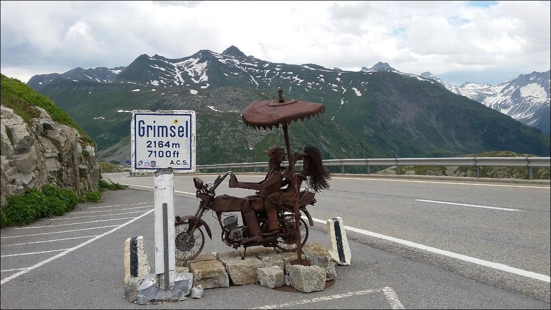 Et le deuxième col de la journée. La météo se couvre et la pluie arrive 5km avant mon arrivée au camping.