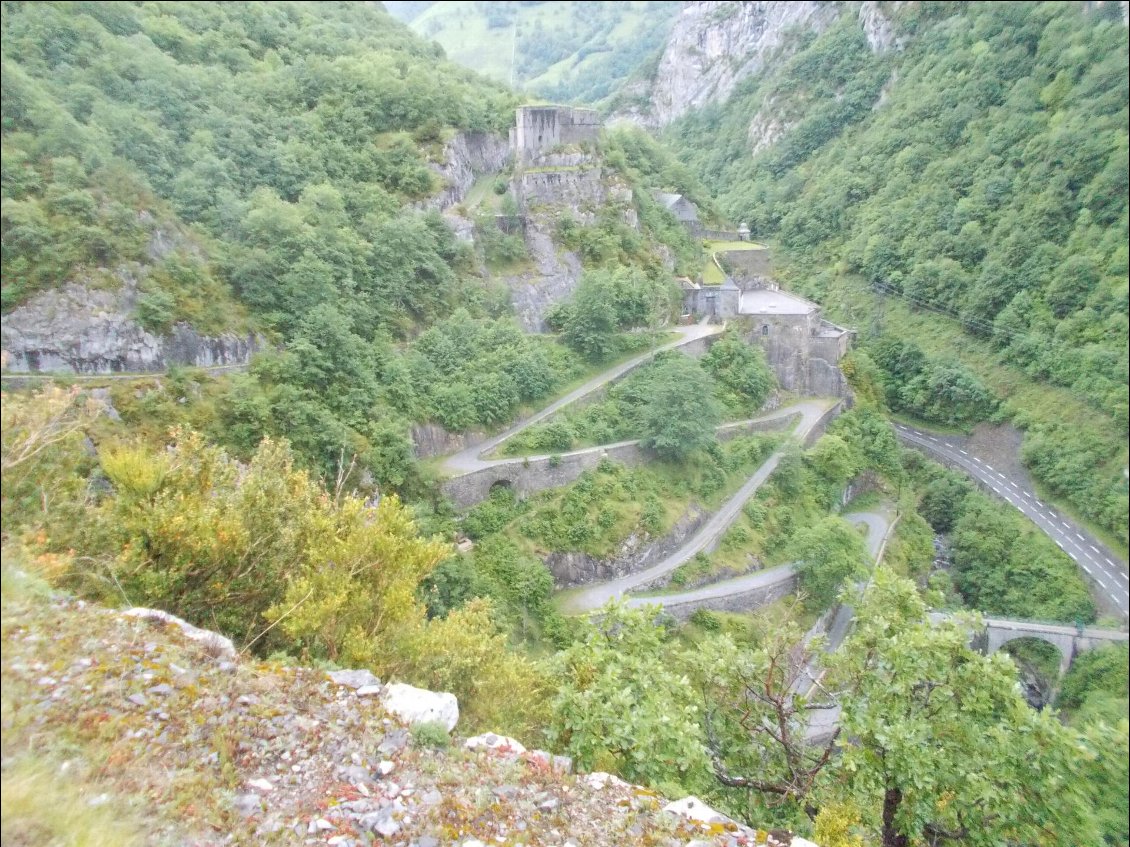 Le fort du Portalet vu du Chemin de la Mâture.