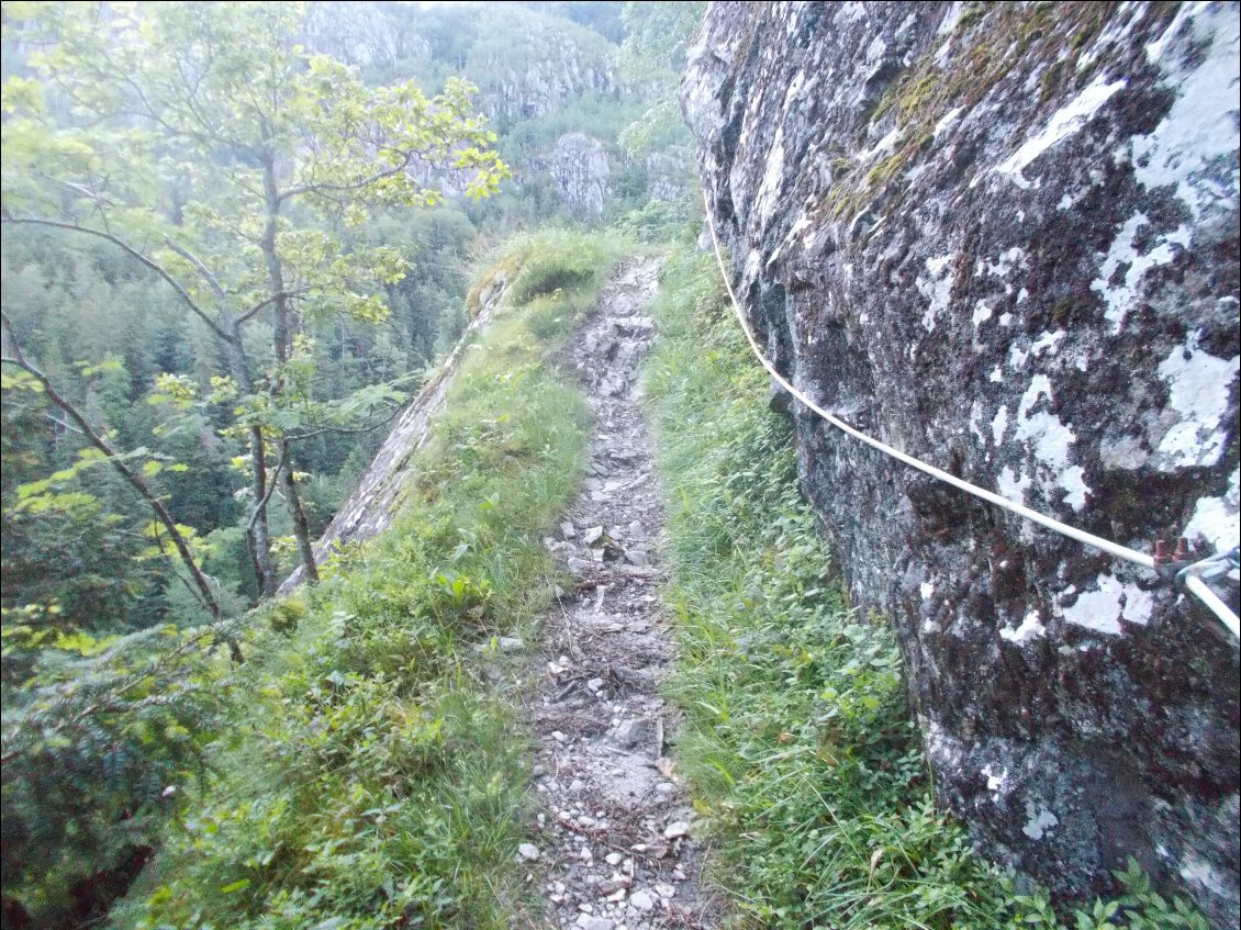 La vertigineuse corniche des Alhas...