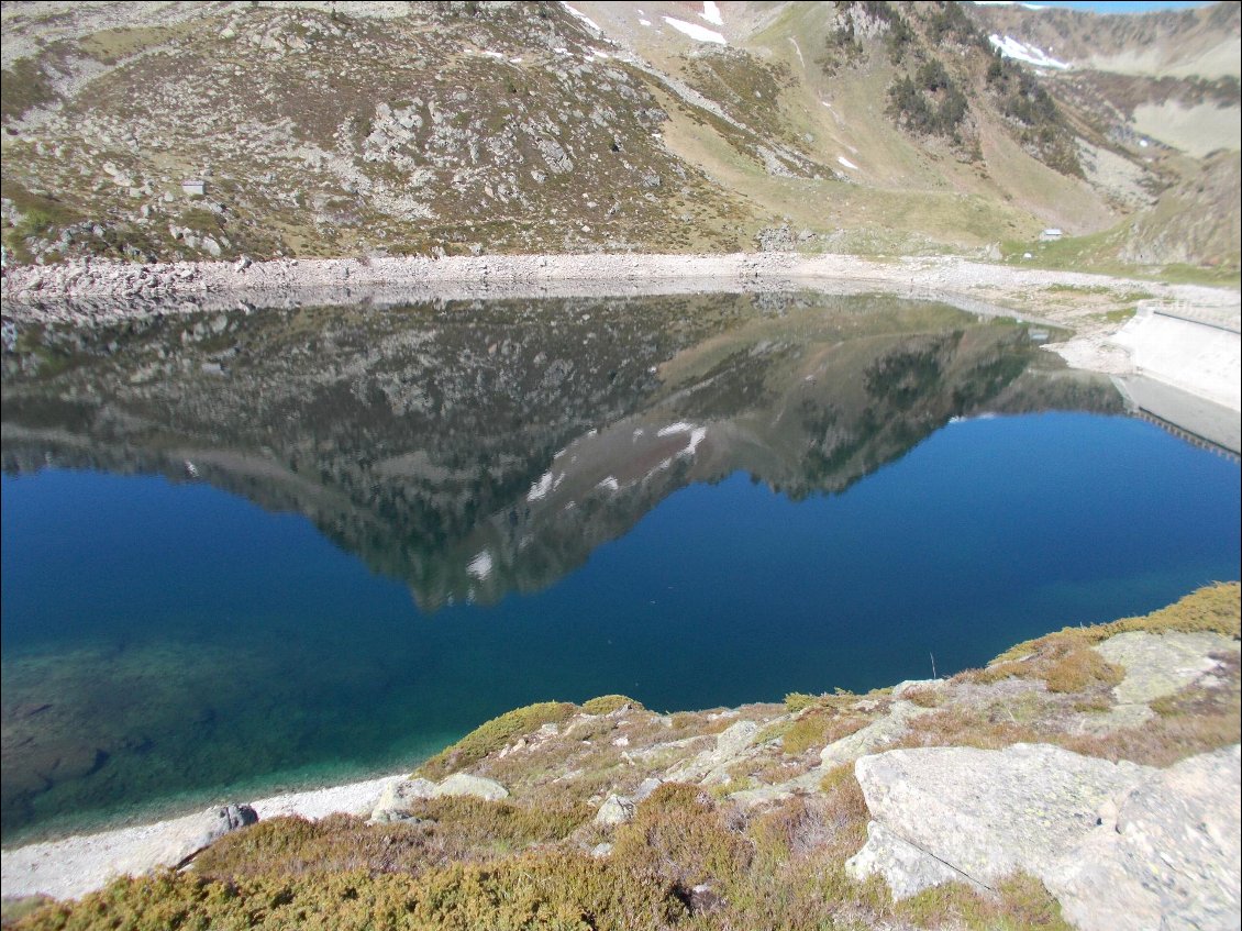 ... au calme miroir des lacs (Dets Coubous, celui-ci).