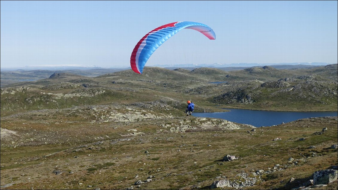 Au loin, les montagnes et glaciers de l'Hardanger