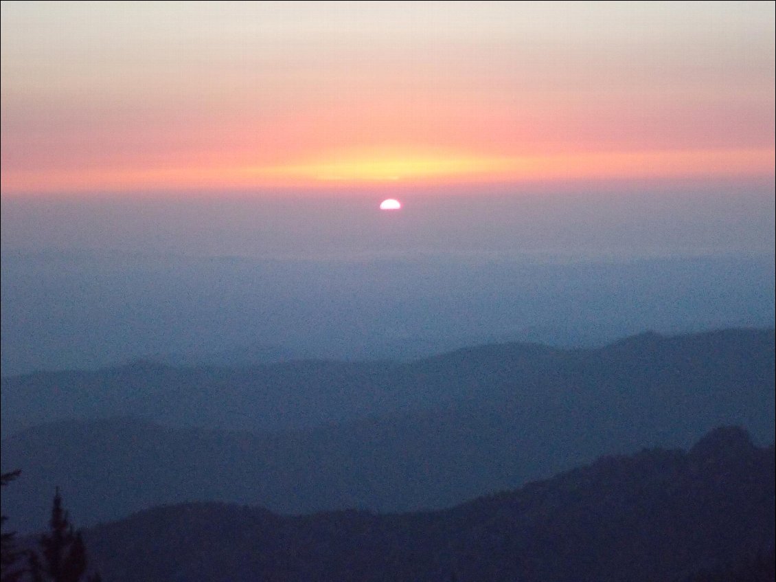 Lever de soleil de piètre qualité (photo, évidemment).