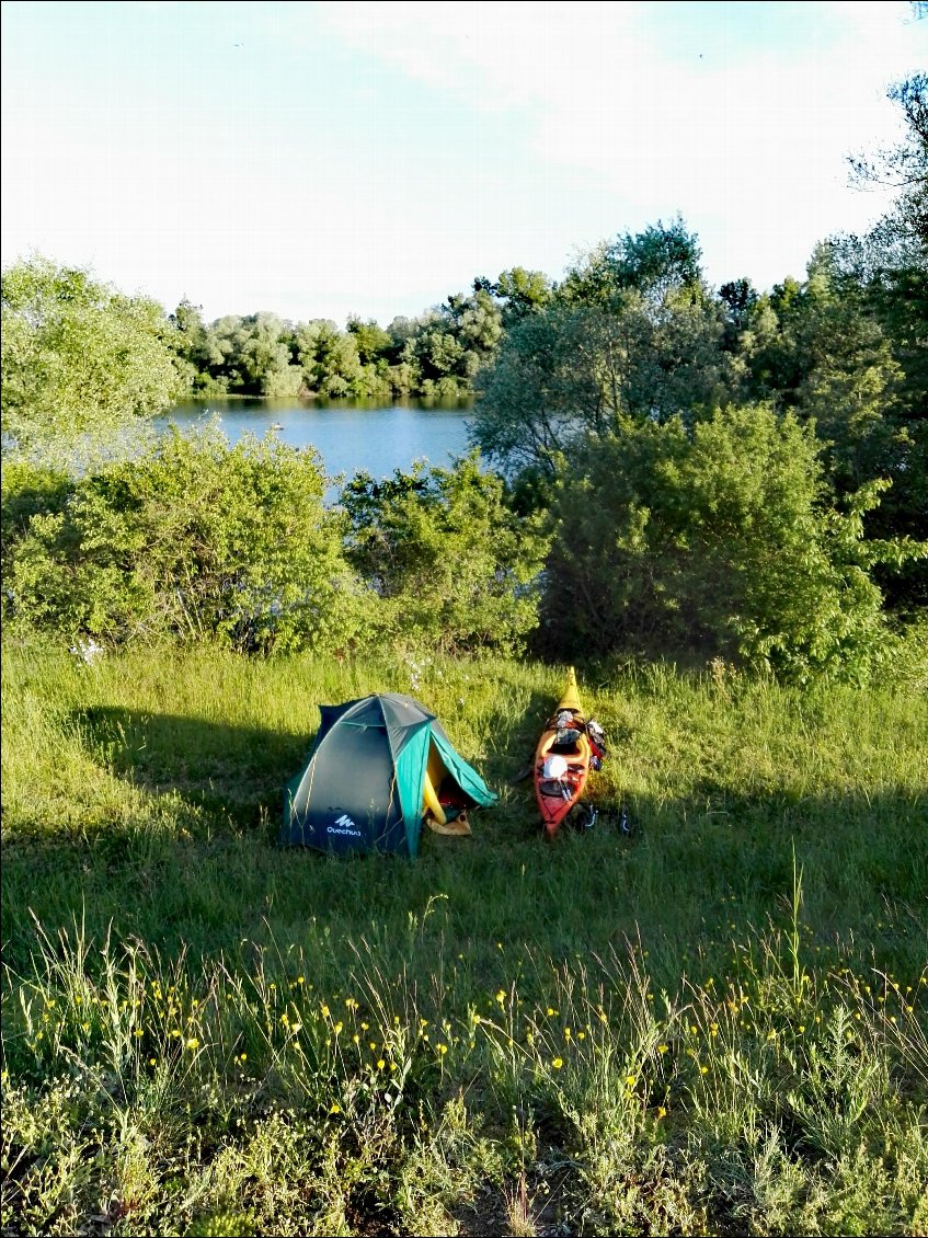 Bivouac. Centrale électrique de Gambsheim (F)