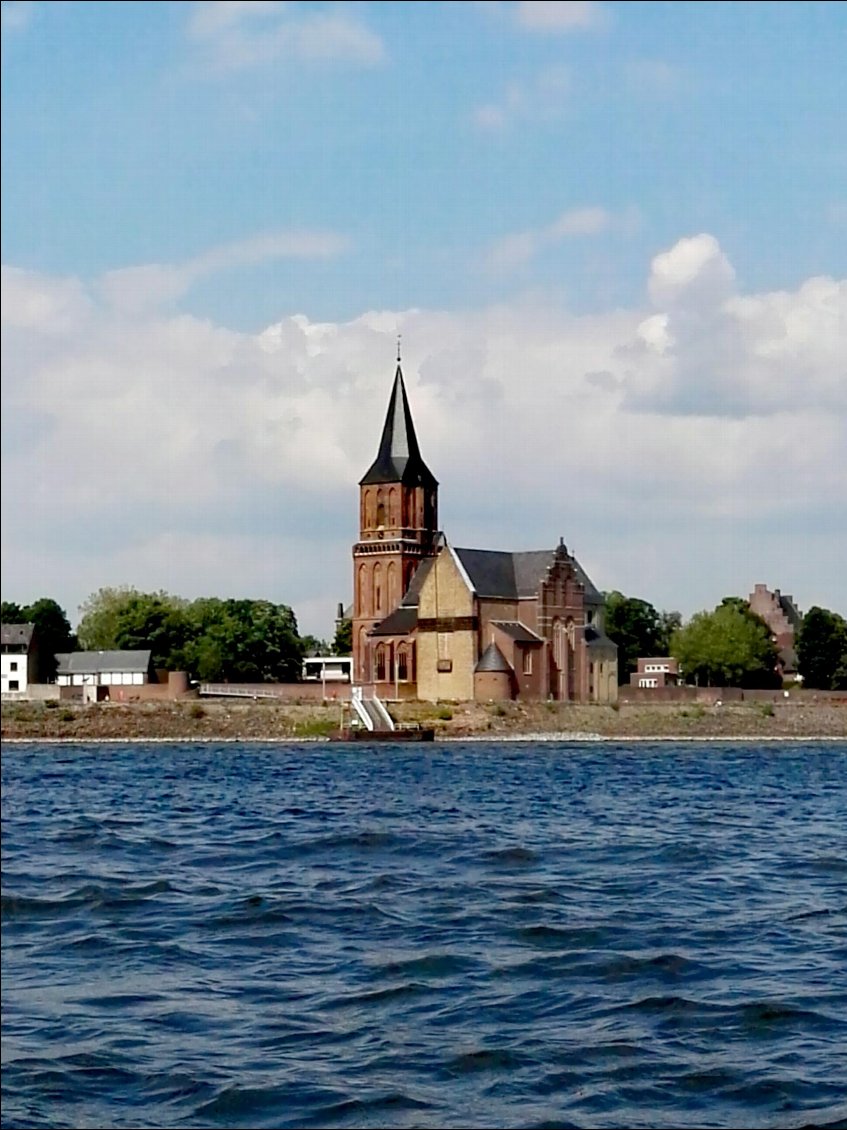 Emmercih am rhein (DE). Eglise Saint-Martini