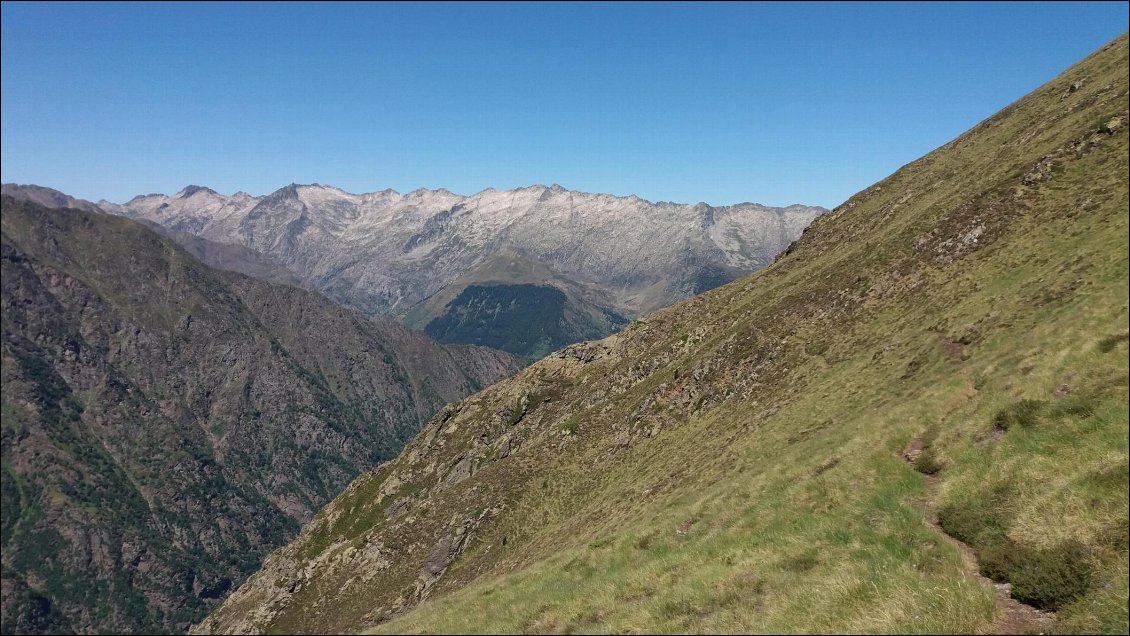 J17. Sentier en balcon.