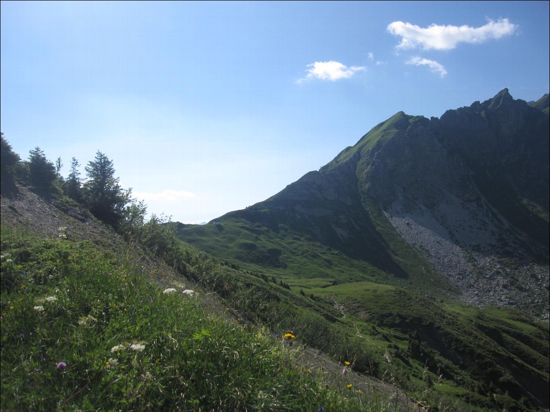 Vue arrière sur le Col de Coux