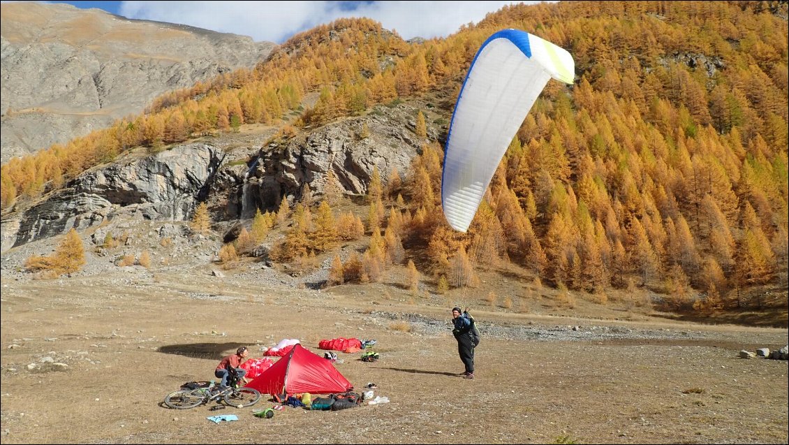 Bivouac et rando-vol d'automne, vallée des Sagnes. Ubaye.