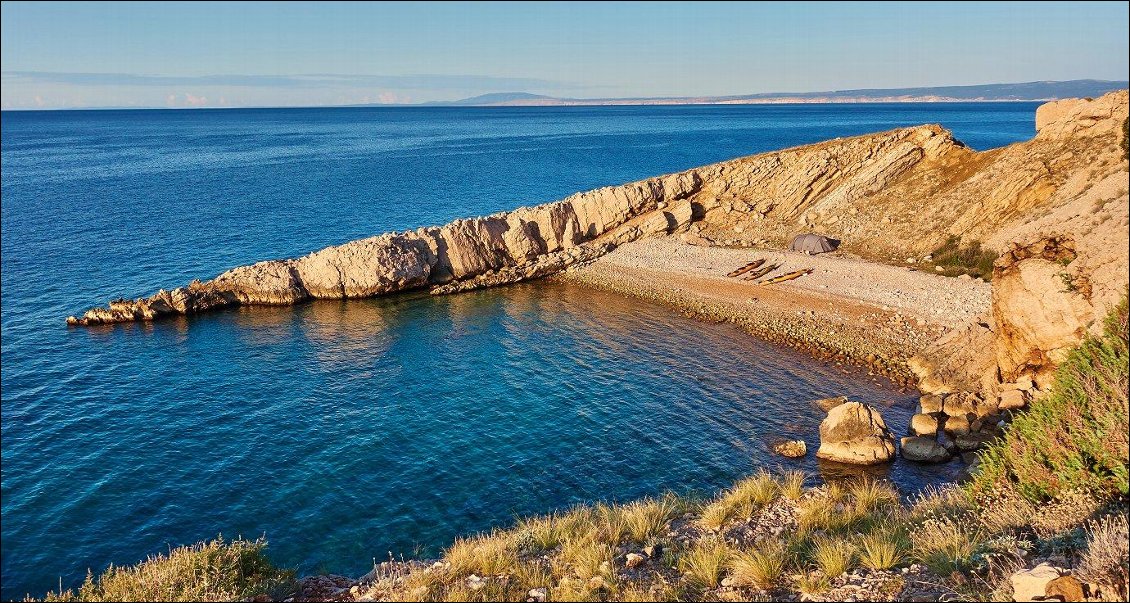 Le calme, après la tempête de cette nuit. Crique à l'ouest de Stara Baska.