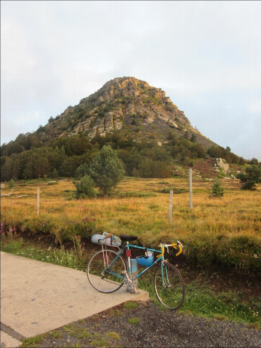 Tôt et seul au mont.