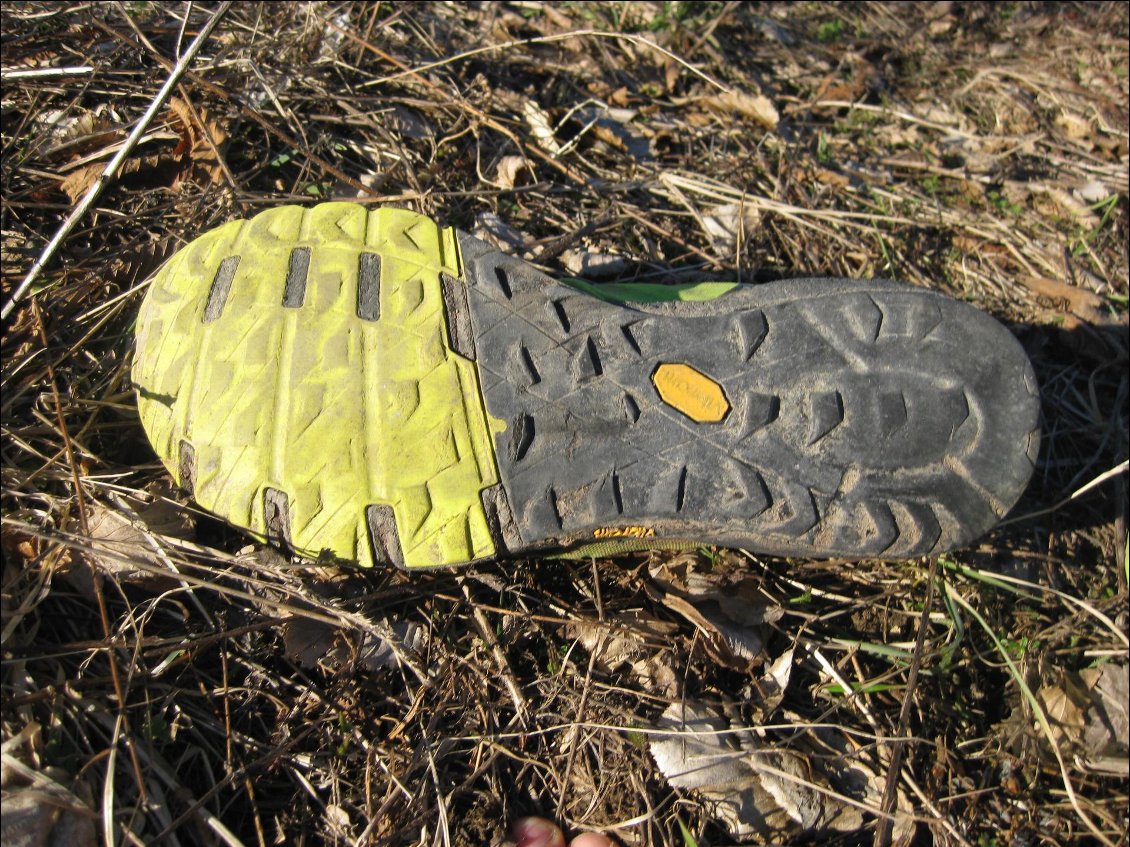 Après quelques mois d'utilisation régulière, il ne reste plus grand chose des crampons de 4mm dans les zones les plus sollicitées.