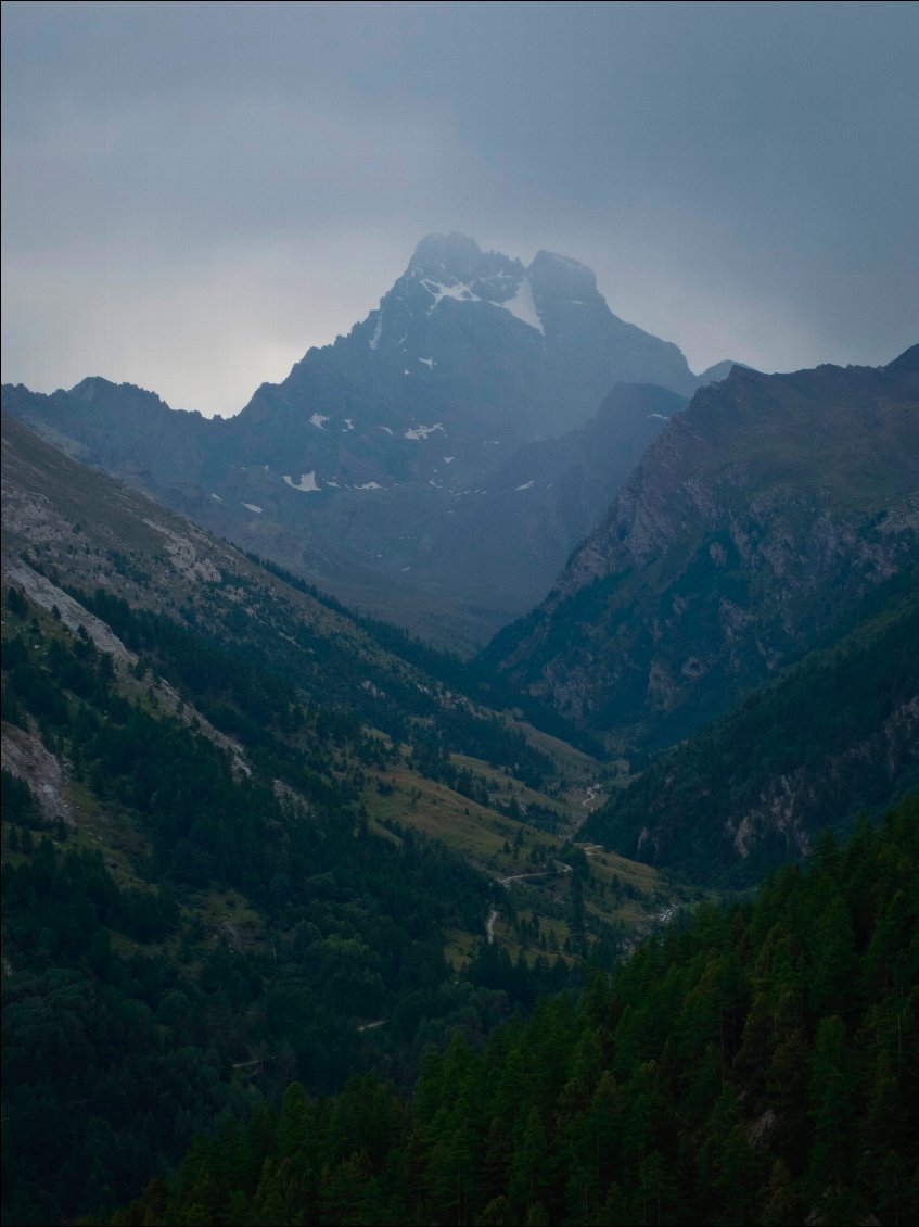 Avis d'orage au lac dans la haute vallée du Guil !