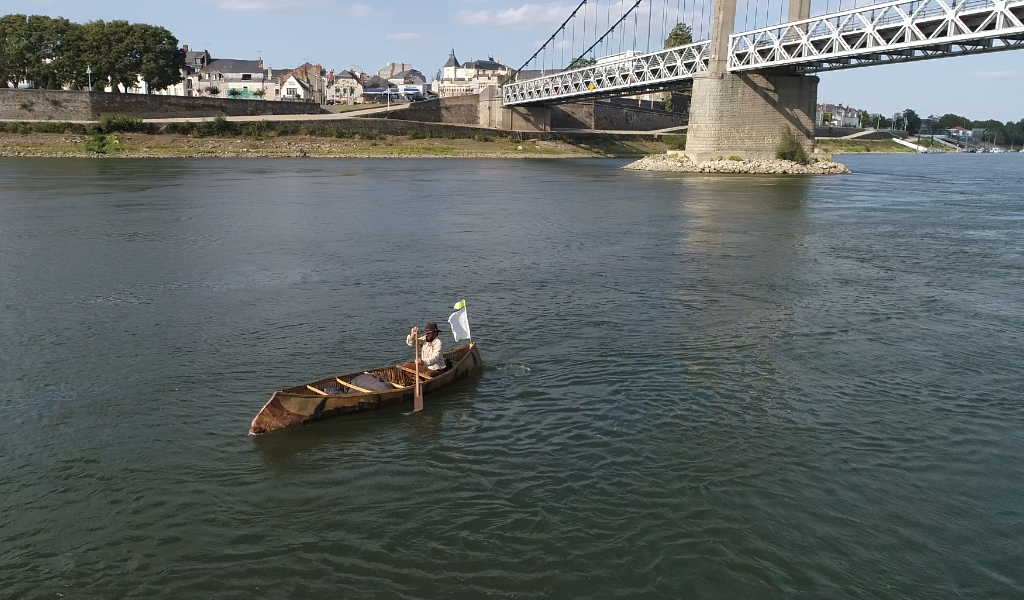 En second plan le pont d'Ancenis (Loire atlantique)