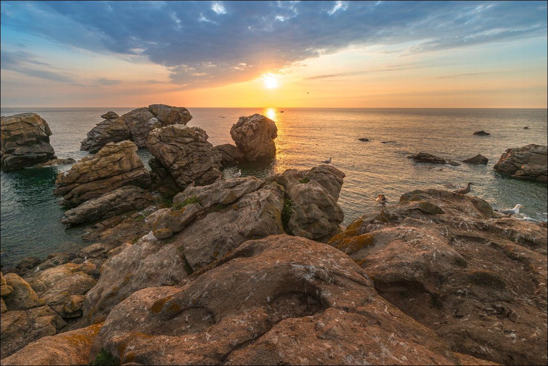 Soleil couchant sur la côte nord bretonne.