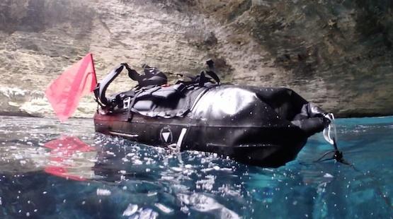 Sac de seatrekking de la marque AETEM : étanche, gonflable et résistant.