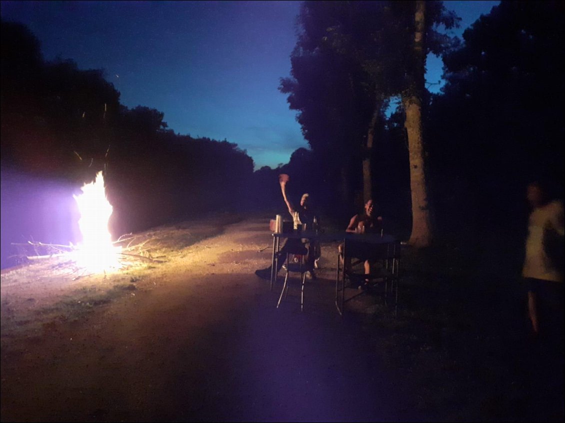 Soirée au bord du canal de Bourgogne.