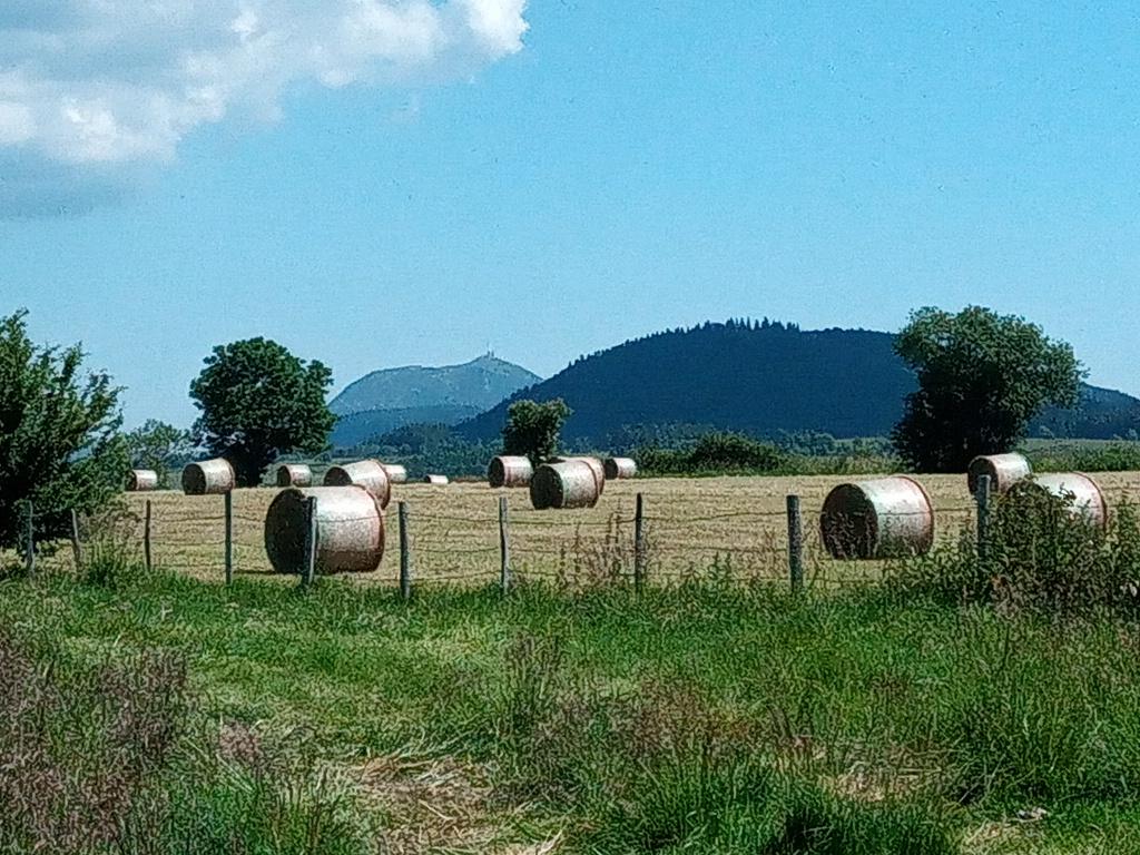 Nous avons dépassé le Puy de Dôme, il y a moins d'une semaine, il nous apparaissait loin à l'horizon