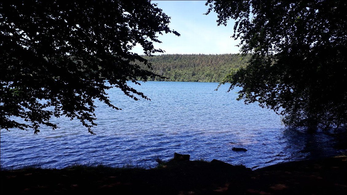 Pause déjeuner devant le Lac du Bouchet