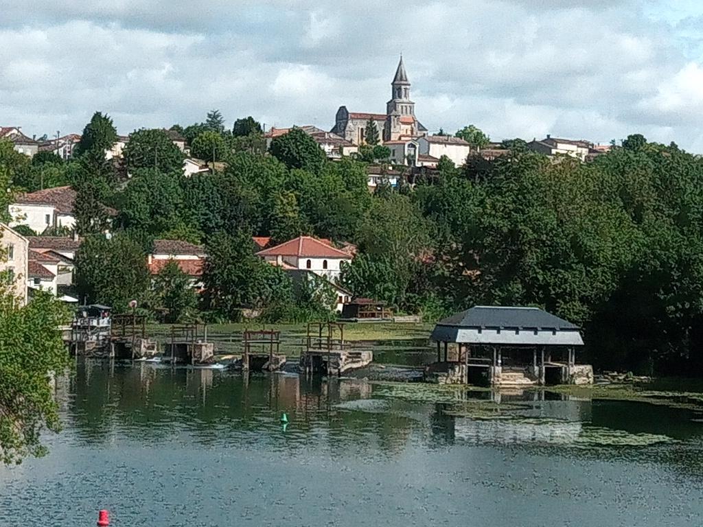 Saint Simeux et le pas sur la Charente