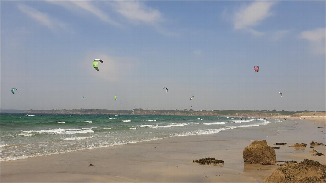 Kitesurf sur la plage des Sablons Blancs au Conquet 