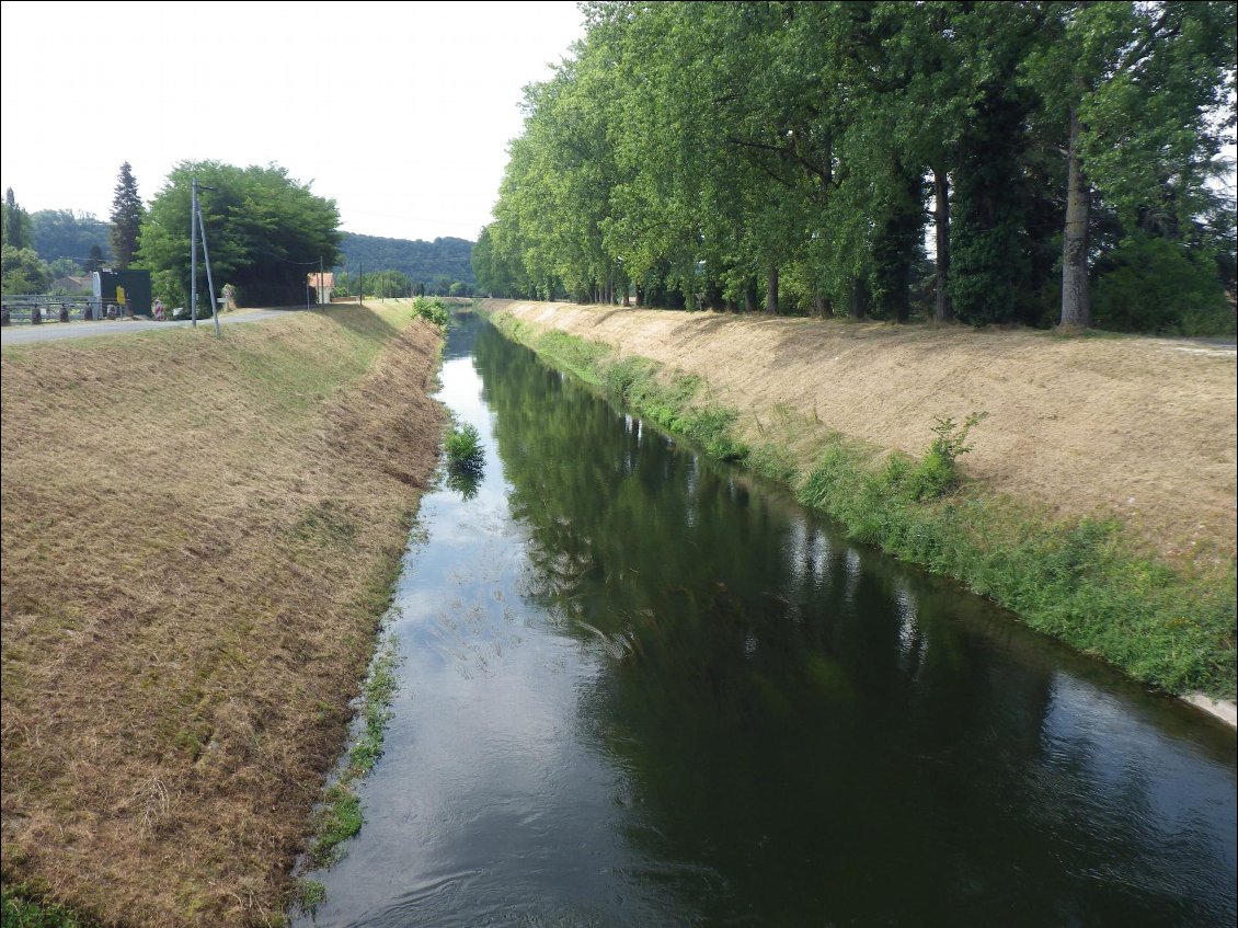 Le canal navigable mais trop pentu à descendre pour nous