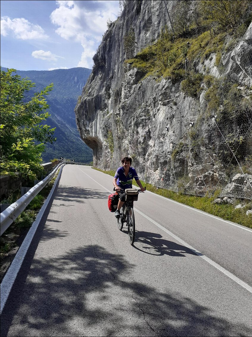 La route prend des allures de col.