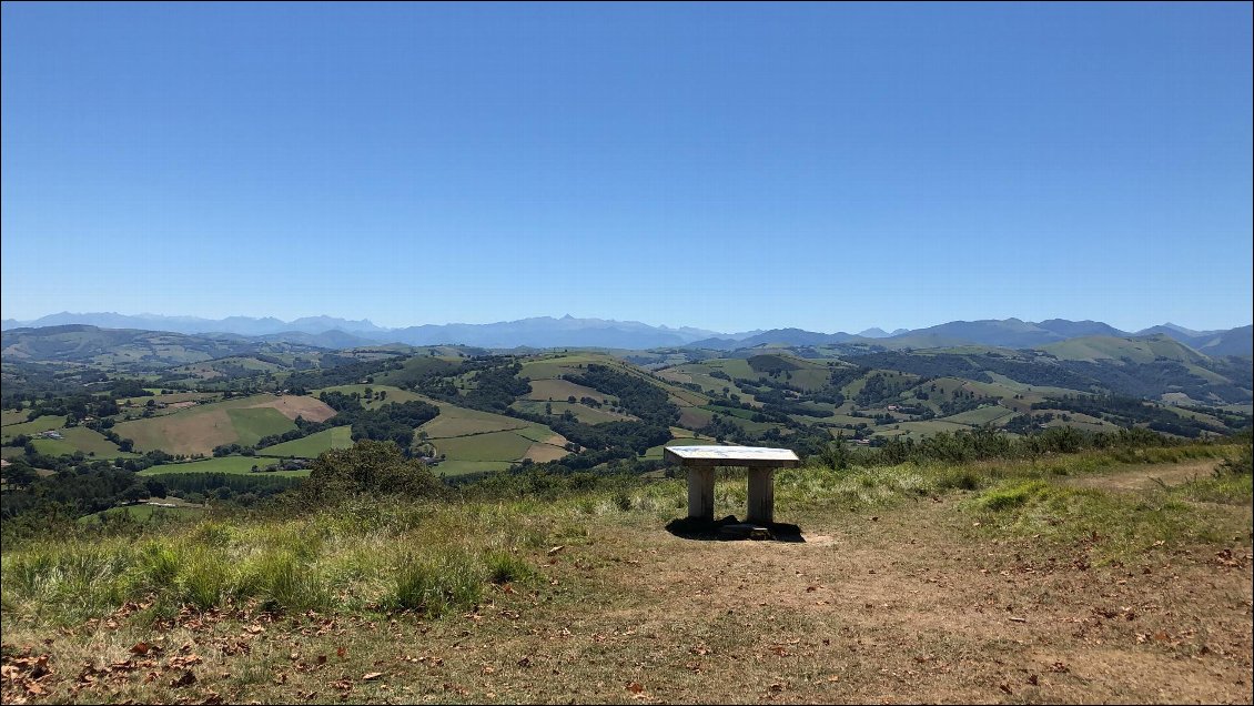 Petite pause bien méritée... Le paysage est pas mal, depuis notre salle à manger...!!!