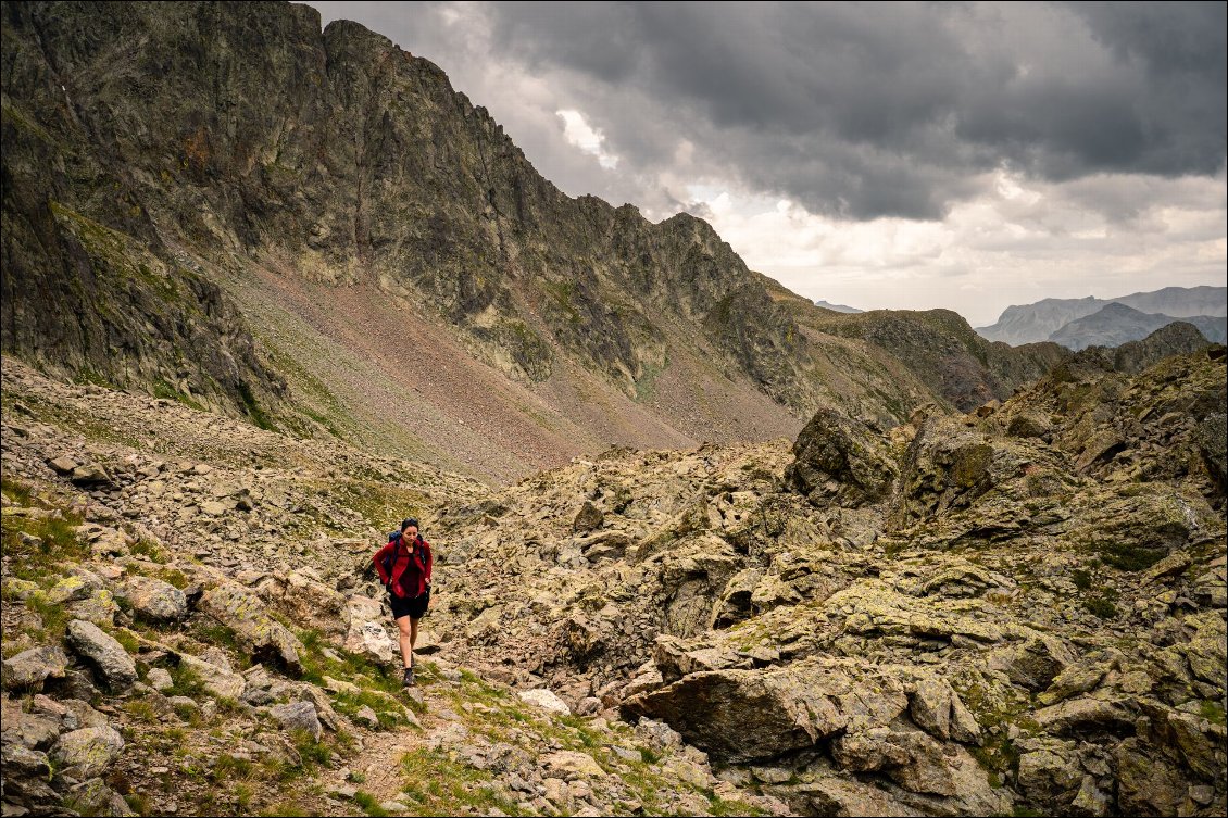 Le sentier s'amincit avec l'altitude.