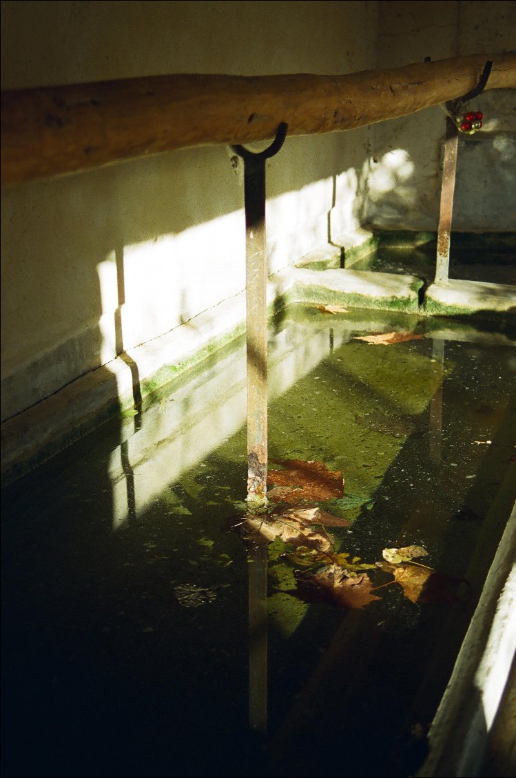 Lavoir (bassin public). Le temps d'un déjeuné à Lioux.