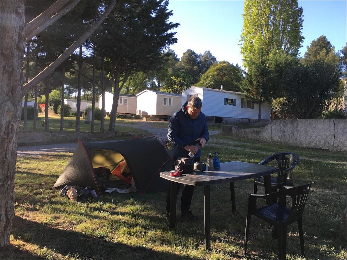 Arrivée tardive au camping à Villeveyrac