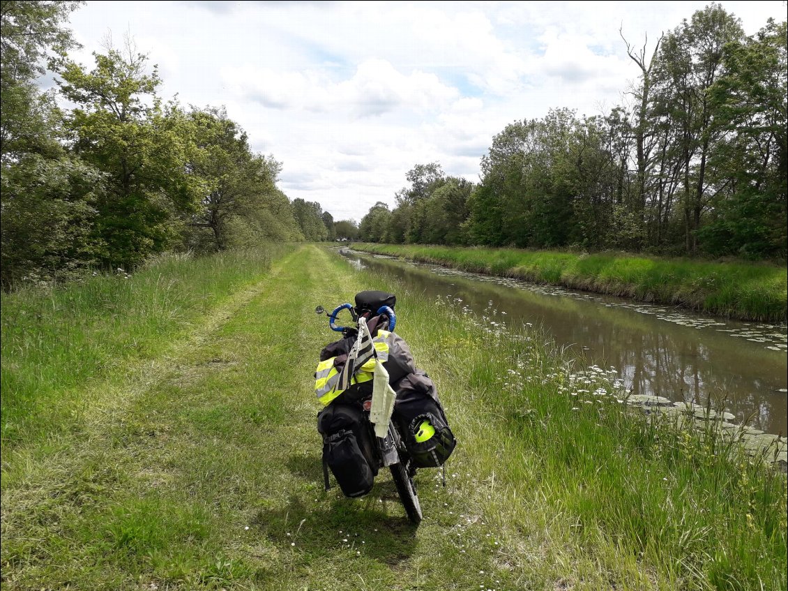 Vers Vierzon, Canal de Berry