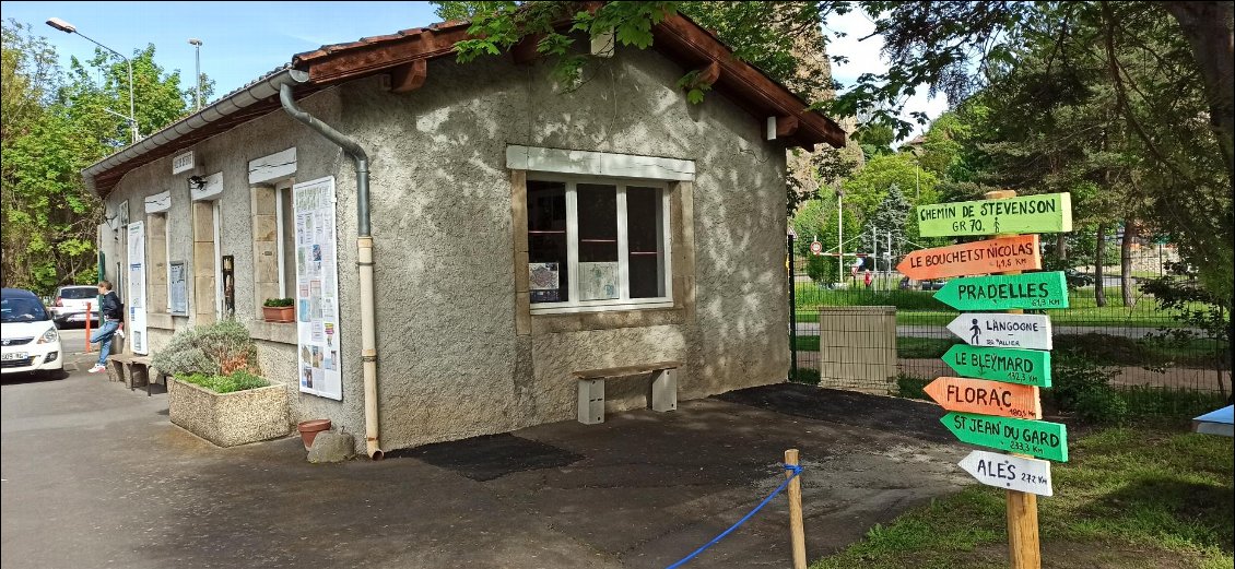 Signalétique au départ du camping. Je ne savais pas que le chemin de Stevenson part également du Puy-en-Velay.