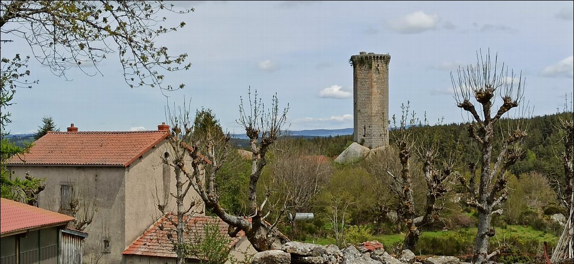 La Clauze - tour du 13e siècle.