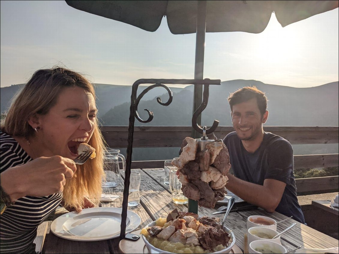 La fameuse potence de la ferme auberge