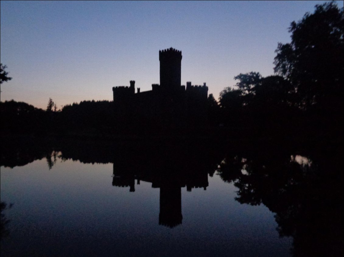 Le château de Montbrun, à la brune !