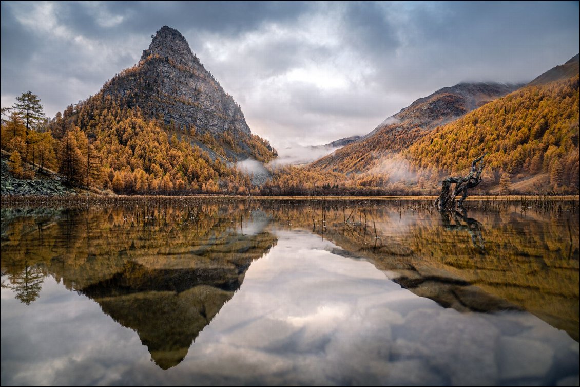 Ambiance féérique au lac des Sagnes