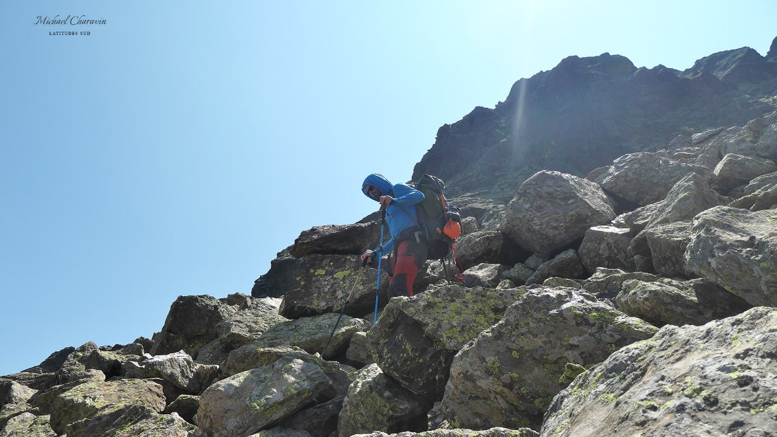 j12. Cheminement dans les blocs de granite du versant nord du Pic de Malcaras