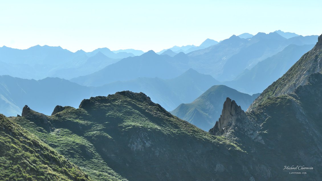 Vue vers l'Est : les montagnes ariégeoises traversées ces derniers jours.