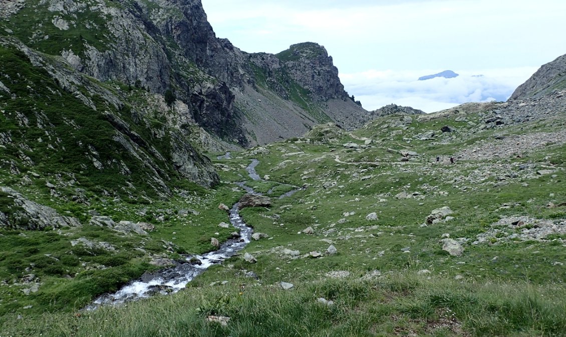 Dernière montée tranquille vers le col de La Pra.