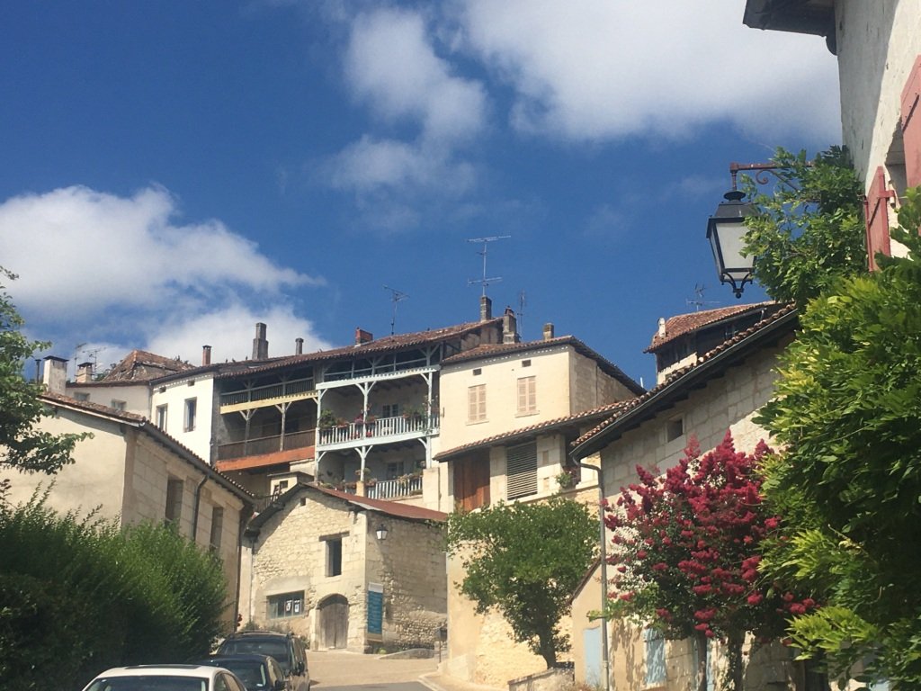 Dans les rues d'Aubeterre