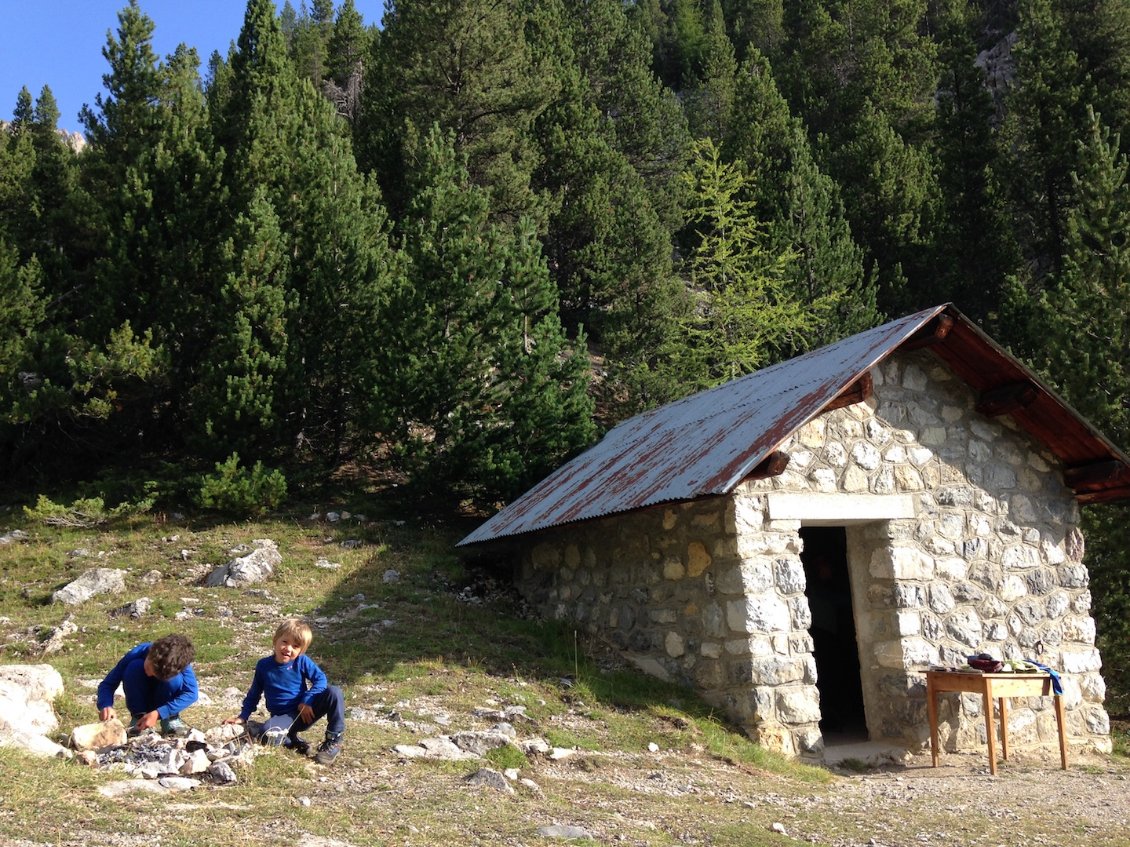 J7 : cabane de la Gardère dans le vallon du Lauzon