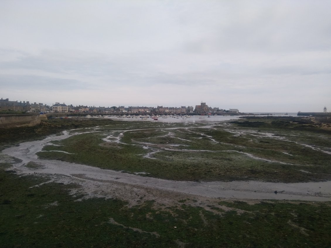 Arrivée à Barfleur (marée basse)