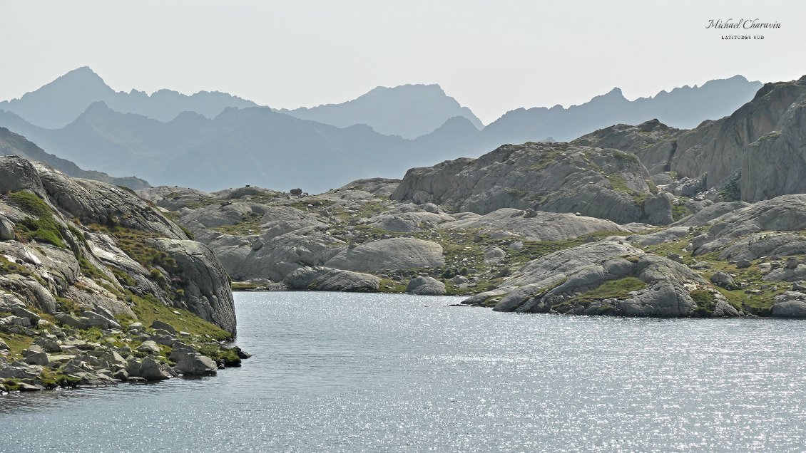 J37. Un des nombreux lacs du vallon de Cambales.