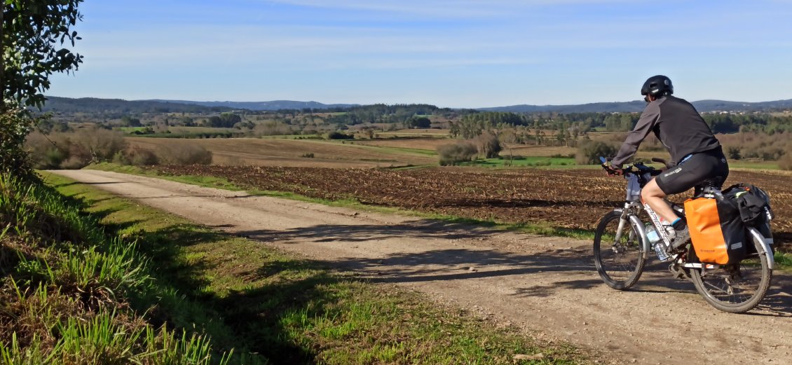 J18. J'adore cette journée. En plus du beau temps, j'ai le sentiment de retrouver plus d'authenticité et de nature que sur le Camino Francés.