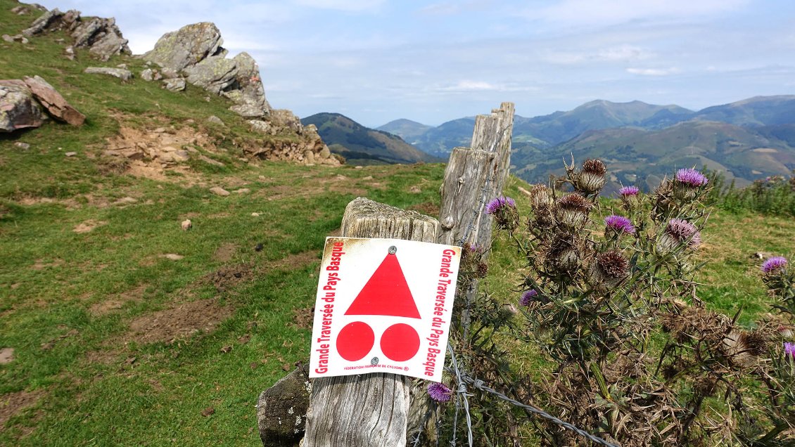 Nous coupons ici et là, ou empruntons de temps à autre, des sections de la Grande Traversée du Pays Basque à VTT.