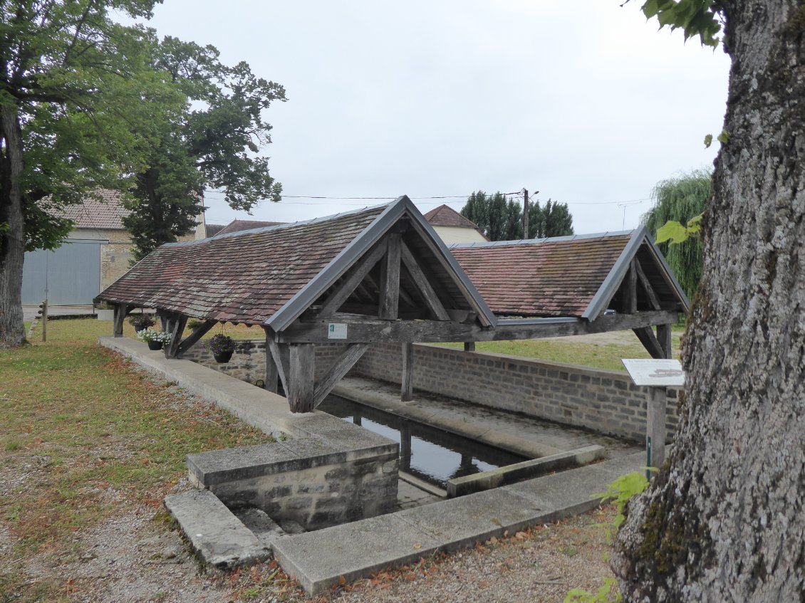 Etourvy - le lavoir