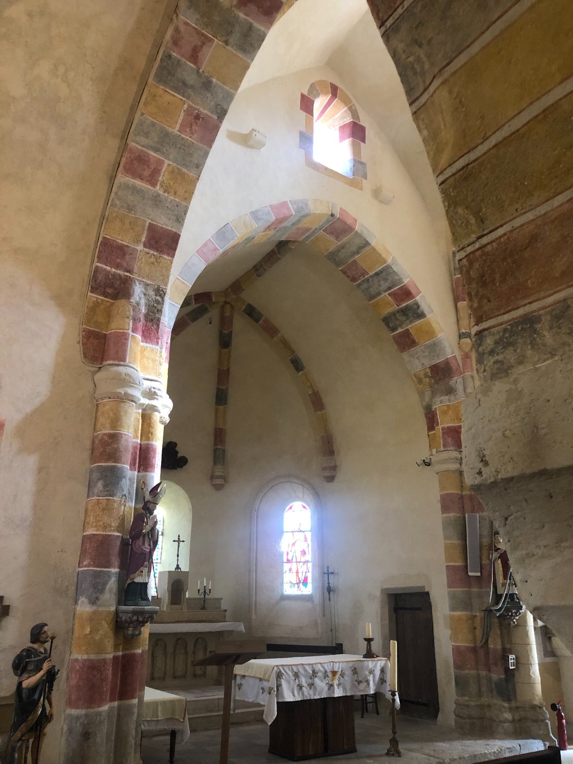 Petite église aux belles peintures murales