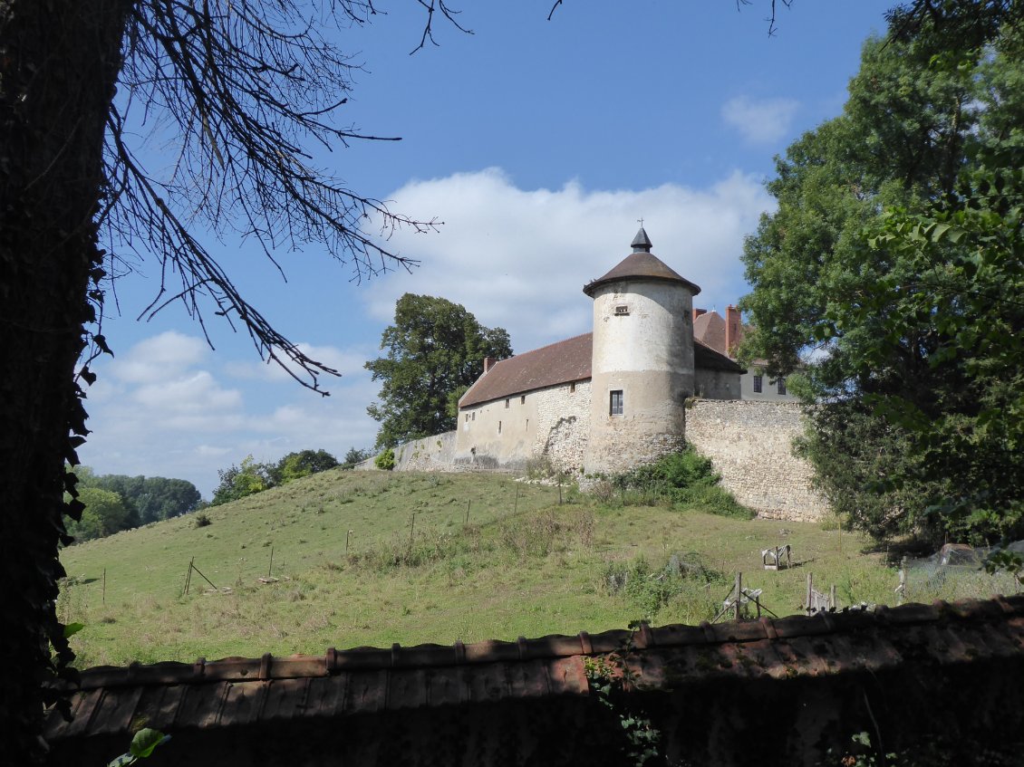 Au détour du chemin, un petit chateau...