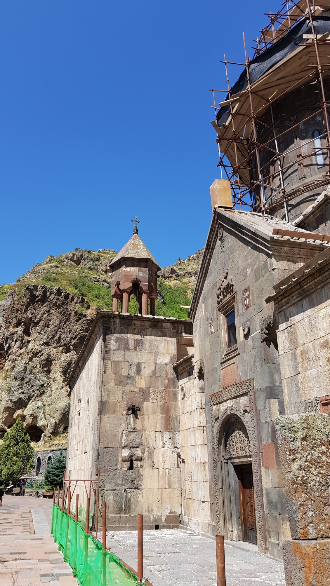 Le monastère est en rénovation, mais heureusement l'accès à l'ensemble du site et des églises reste possible